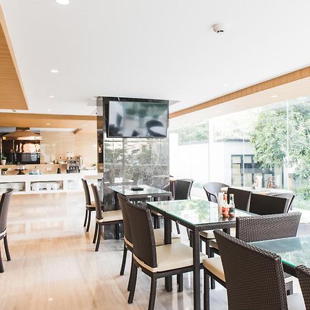Twothree A Homely Hotel - Sha Extra Plus Бангкок Екстер'єр фото