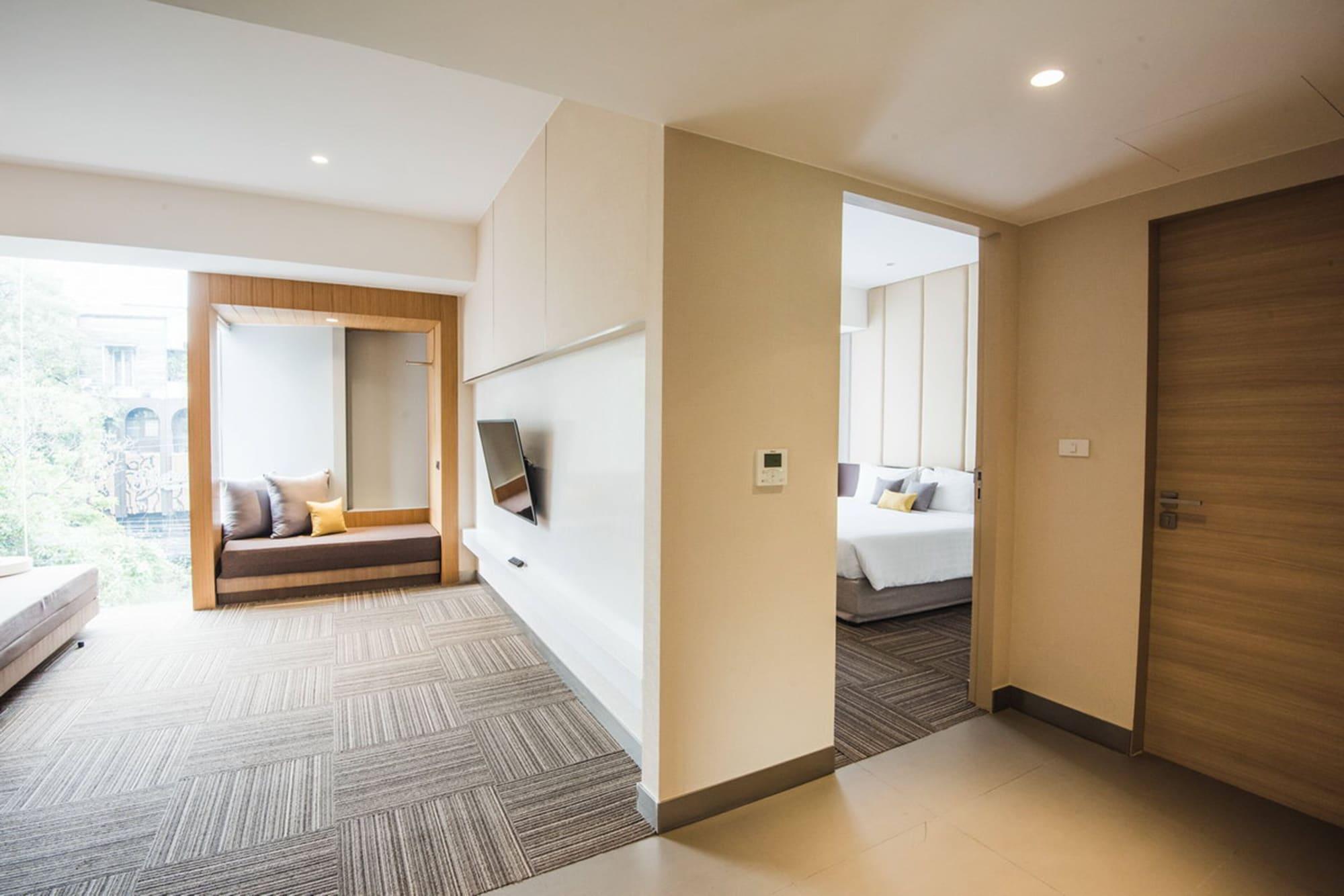 Twothree A Homely Hotel - Sha Extra Plus Бангкок Екстер'єр фото
