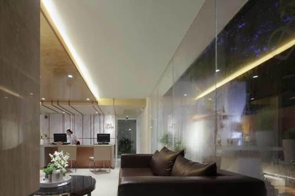 Twothree A Homely Hotel - Sha Extra Plus Бангкок Екстер'єр фото