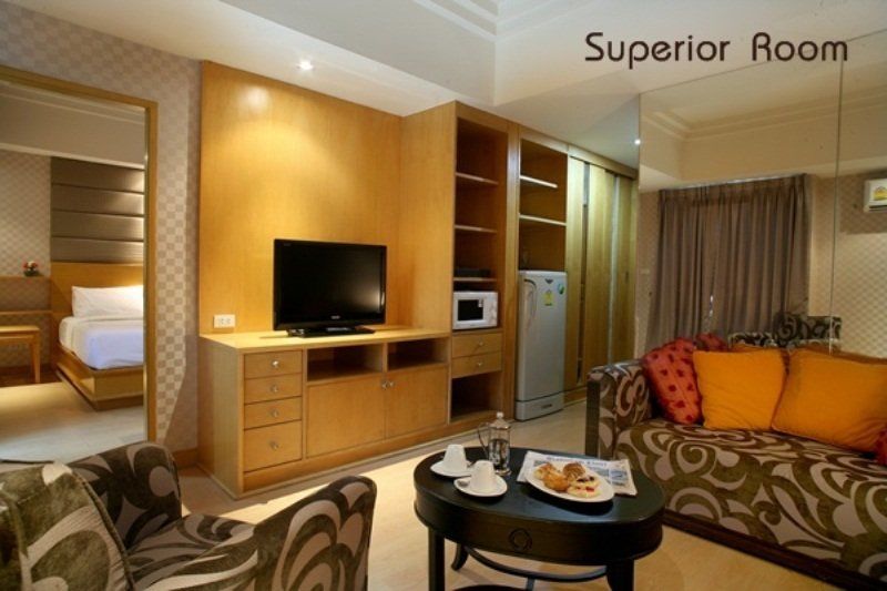 Twothree A Homely Hotel - Sha Extra Plus Бангкок Екстер'єр фото