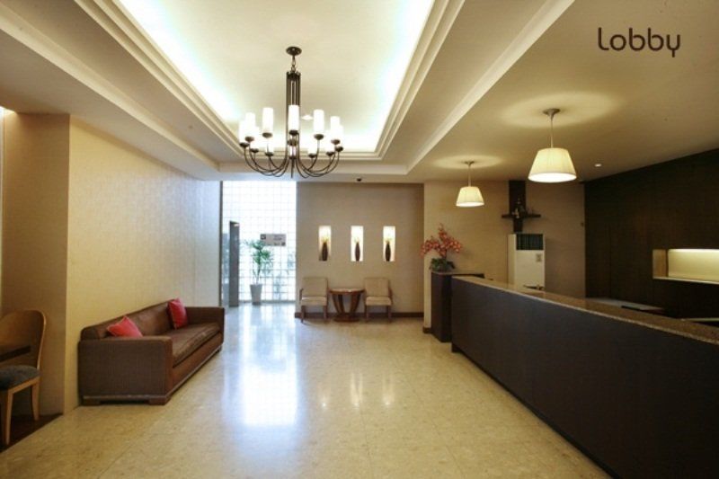 Twothree A Homely Hotel - Sha Extra Plus Бангкок Екстер'єр фото