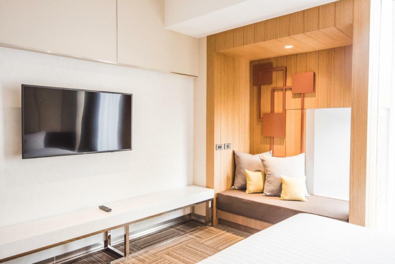 Twothree A Homely Hotel - Sha Extra Plus Бангкок Екстер'єр фото