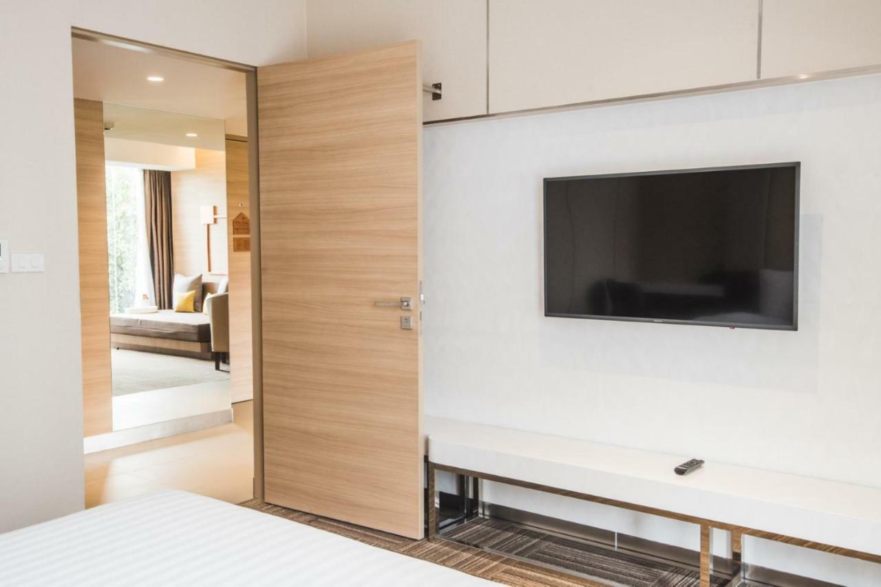 Twothree A Homely Hotel - Sha Extra Plus Бангкок Екстер'єр фото