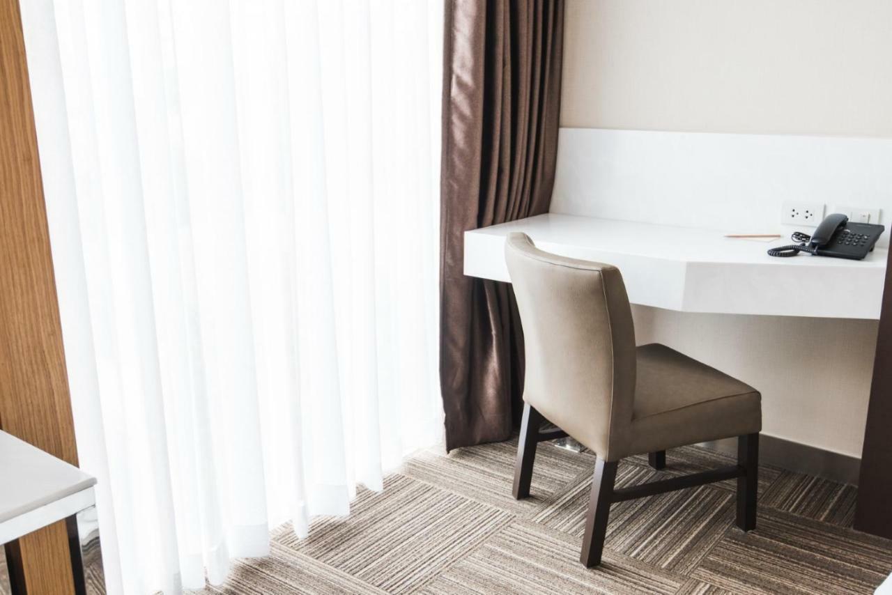 Twothree A Homely Hotel - Sha Extra Plus Бангкок Екстер'єр фото