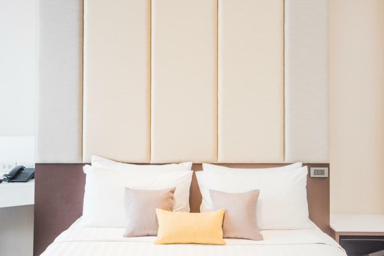 Twothree A Homely Hotel - Sha Extra Plus Бангкок Екстер'єр фото