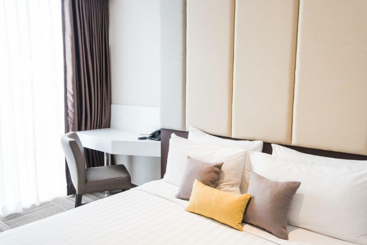 Twothree A Homely Hotel - Sha Extra Plus Бангкок Екстер'єр фото