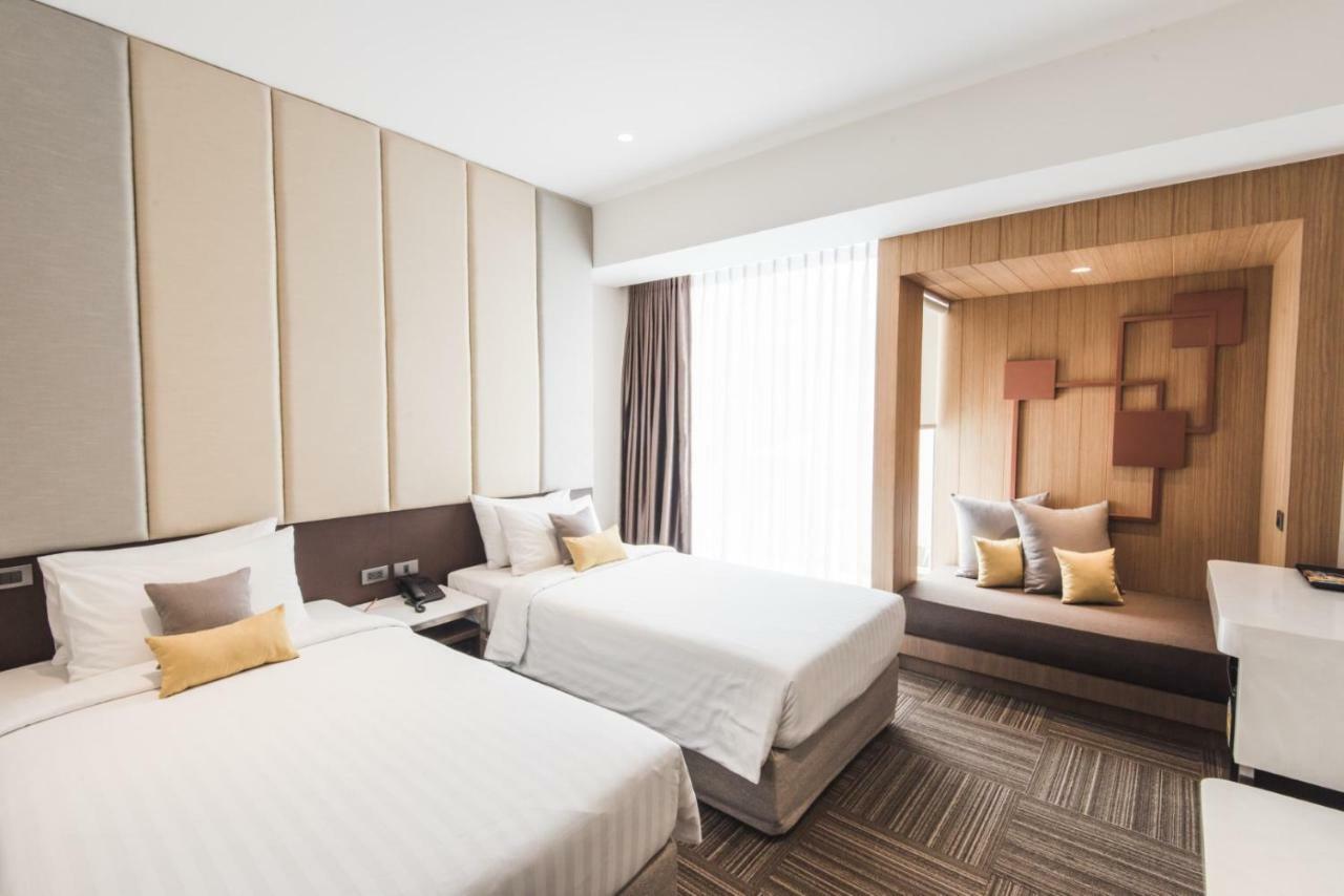 Twothree A Homely Hotel - Sha Extra Plus Бангкок Екстер'єр фото